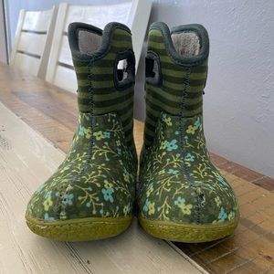Bogs Toddler green boots size 6